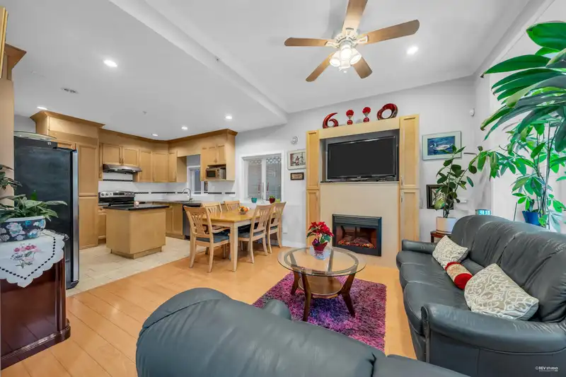 312 STRAND AVENUE - photo 4 of 37