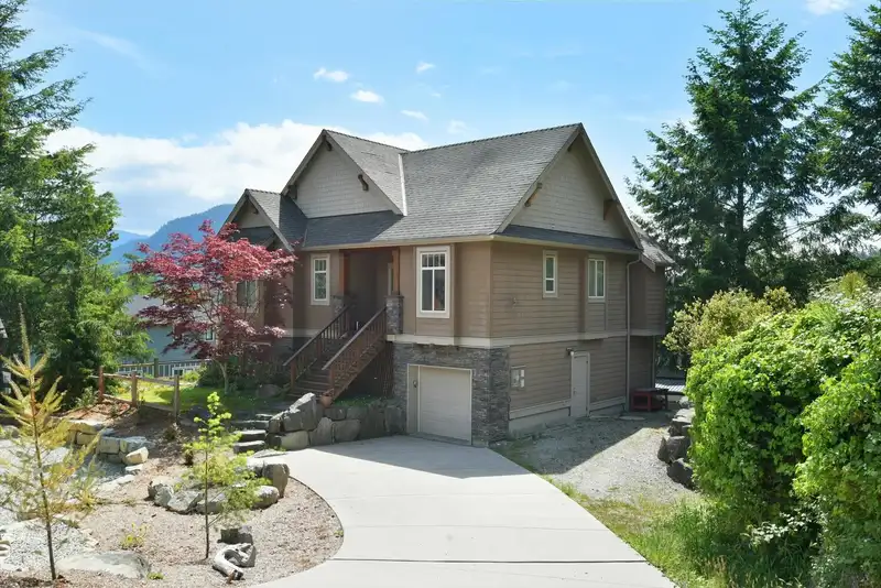 39 4622 SINCLAIR BAY ROAD - photo 2 of 38