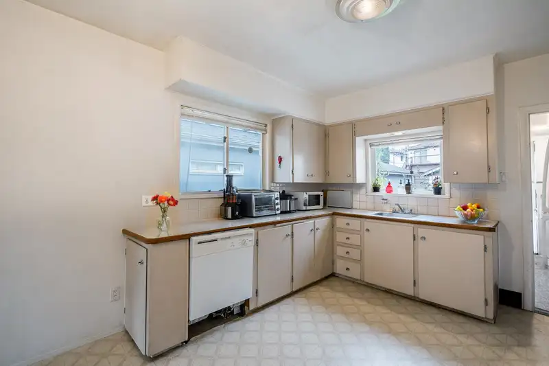 869 W 60TH AVENUE - photo 4 of 11