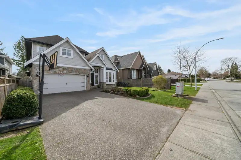 15830 80A AVENUE - photo 2 of 28