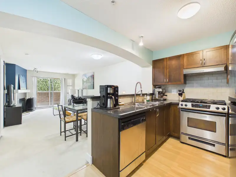 214 2388 WESTERN PARKWAY - photo 3 of 19