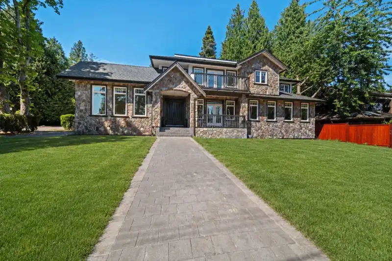 13101 14 AVENUE - photo 3 of 40