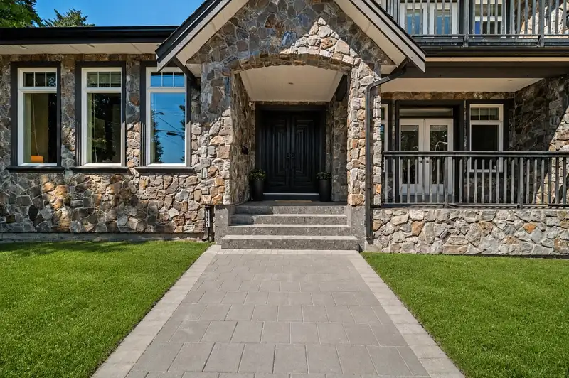 13101 14 AVENUE - photo 4 of 40