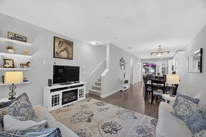 10 4967 220 STREET - photo 4 of 37