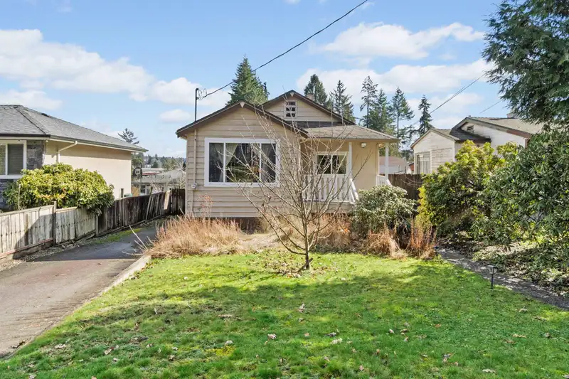 570 COLBY STREET - photo 1 of 18