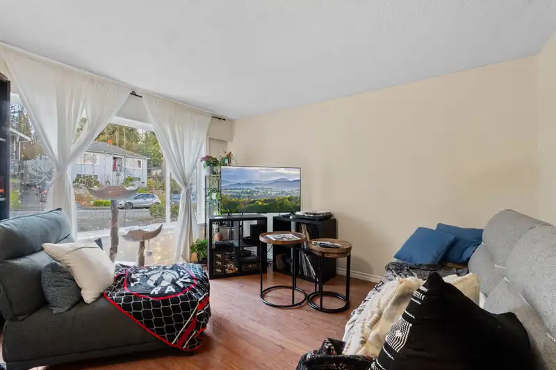570 COLBY STREET - photo 2 of 18