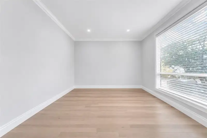 16520 20A AVENUE - photo 2 of 19