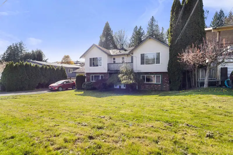 2121 GUILFORD DRIVE - photo 3 of 25