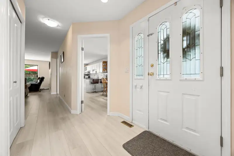 30 15840 84 AVENUE - photo 4 of 31