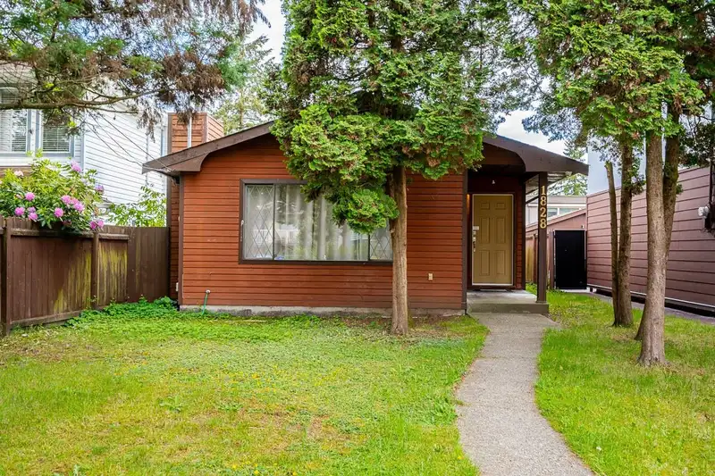 1828 PRAIRIE AVENUE - photo 1 of 27