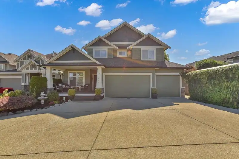 21222 83B AVENUE - photo 2 of 40
