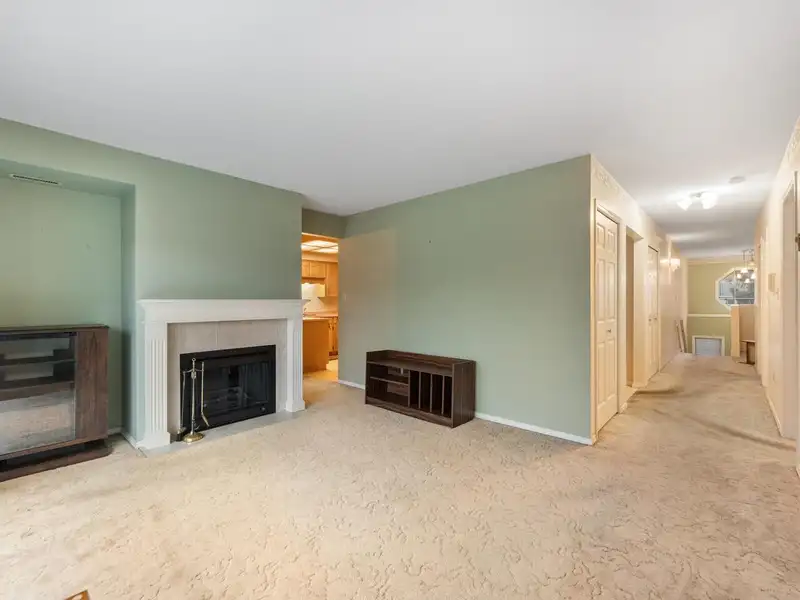 16 19797 64 AVENUE - photo 3 of 35