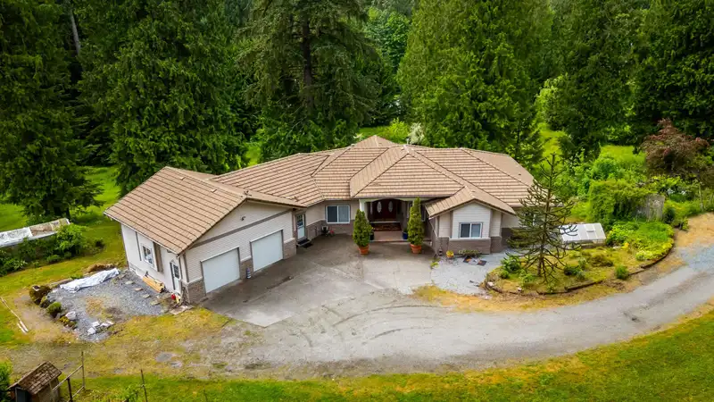 26350 TRETHEWEY CRESCENT - photo 2 of 39