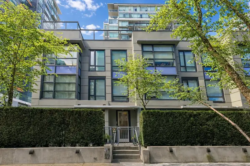 156 W 1ST AVENUE - photo 2 of 40