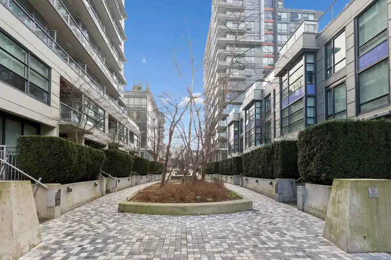 156 W 1ST AVENUE - photo 3 of 40